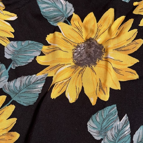 Sunflower flowy top - Picture 2 of 5